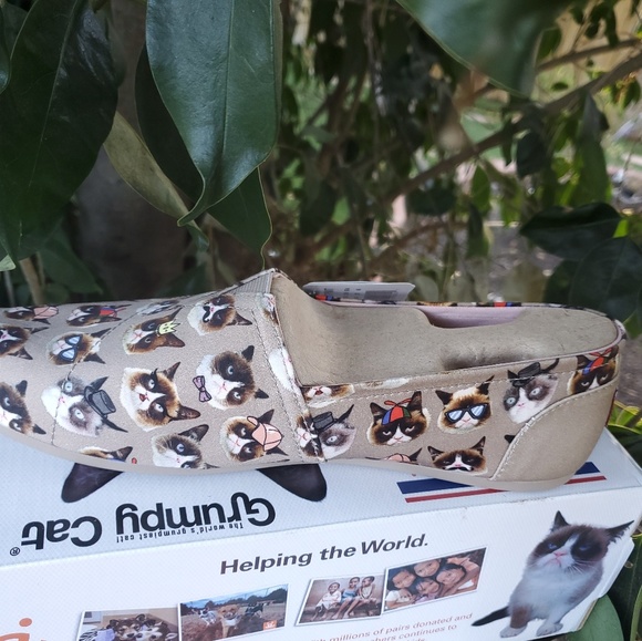 Grumpy Cat BOBS by Sketchers Women’s Memory Foam A - Picture 3 of 8